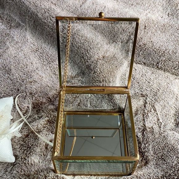 Gorgeous glass wedding ring box lace ring pillow - Picture 4 of 6